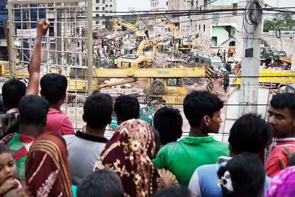 Le macerie di Rana Plaza a Dacca. © Pieter ven den Boogert