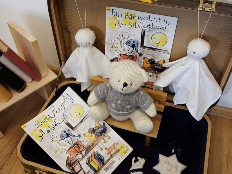 Ein Bär wohnt in der Bibliothek
